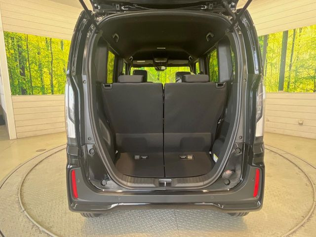 ���i�̂���������ʋ΁A���}���ɏ\���ȉ׎��X�y�[�X���m�ۂ��Ă���܂��B�Z�J���h�V�[�g��|���ƁA�傫�ȉו��̐ύڂ��\�ł���