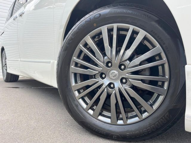 �y����18�C���`�A���~�z�C�[���z�O�ςɃ}�b�`���������A���~�z�C�[���𑕒����Ă���܂��B�e��ЊO�A���~�z�C�[����A�X�^�b�h���X�^�C�����戵�����Ă���܂��B���񂲑��k����������