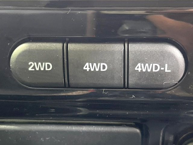 4WDのお車ですので、雪道でも安心です♪降雪地地域にお住まいの方以外にも、ウィンタースポーツが趣味の方や降雪地域へ帰省される機会がある方にもおすすめ!