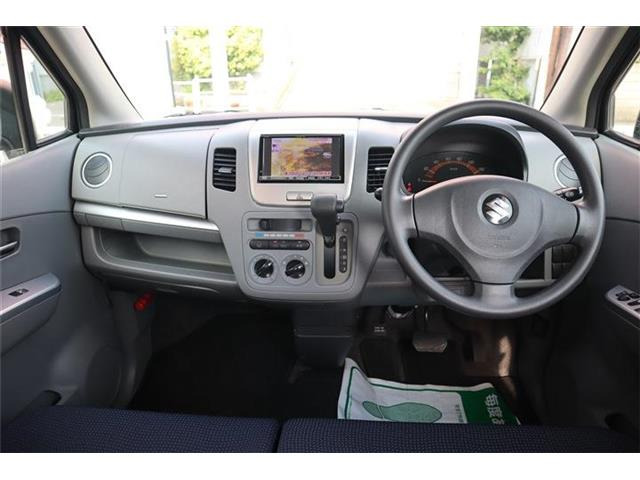 フル装備!ABS・CD・HDDナビ地デジフルセグTV・キーレス・エアコン・など嬉しい装備です!