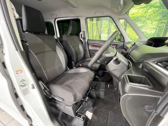 運転席シート廻りは使用感も少なく、良好な状態となっています。丁寧に使われていたことがよくわかりますね。