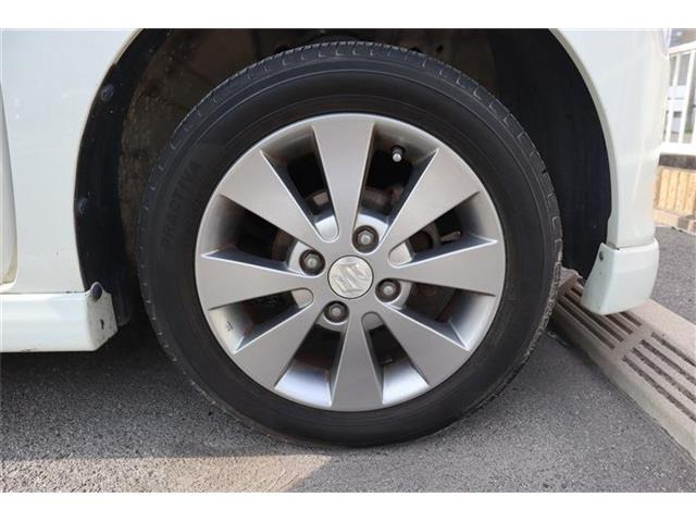 純正14インチAWです。タイヤ山はあまりないようなのでここで交換が必要になります。