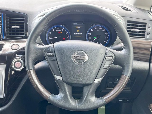 �y�����v�����X�e�A�����O�z�㎿�Ȋv���g�p���邱�ƂŁA��ɂ����������݂ƂĂ��^�]���₷���n���h���ł���