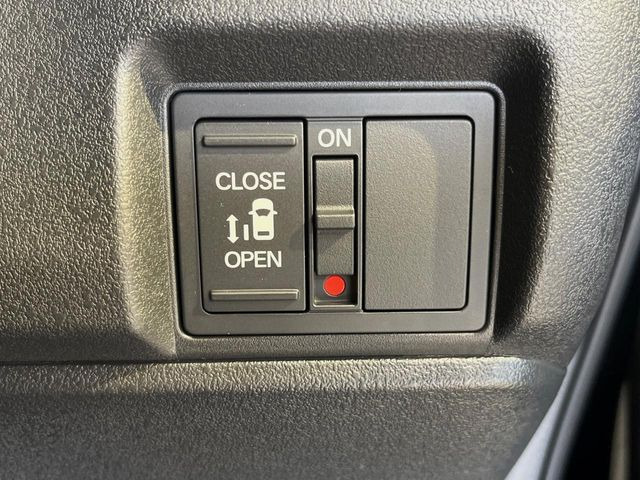 �y�p���[�X���C�h�h�A�z�X�}�[�g�L�[��^�]�Ȃ̃X�C�b�`�ŃX���C�h�h�A�̊J���\���d��������͂����ăh�A���J����K�v�������A���������q�l�ł��A�d���ו��������Ă��鎞�����N�ɊJ���߂ł��܂���