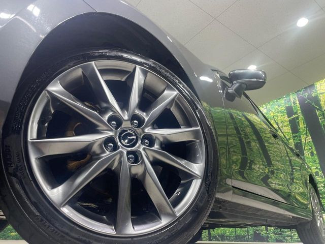 【純正18インチアルミホイール】外観にマッチした純正アルミホイールを装着しております。各種社外アルミホイールや、スタッドレスタイヤも取扱いしております。是非ご相談ください♪