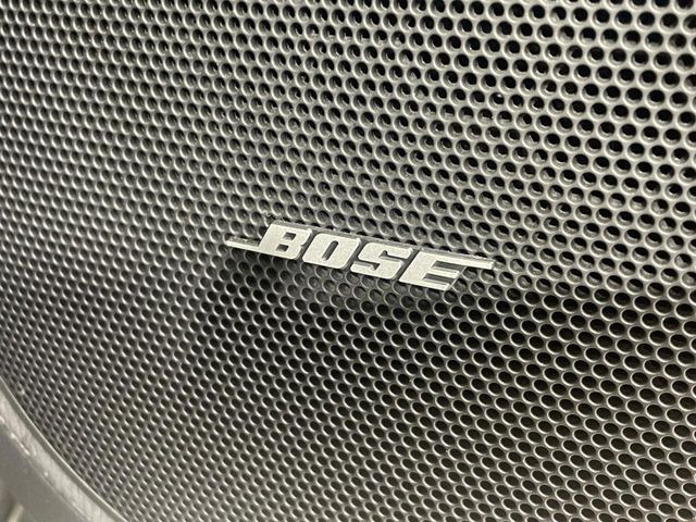 【BOSEサウンドシステム】メーカーオプションの高品位サウンドシステムを搭載。専用のチューニングが施された大小様々なスピーカーから良質なサウンドが奏でられ、臨場感あふれる音響空間を演出します。