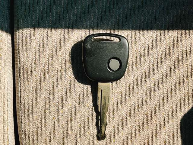 【キーレスエントリー】離れた場所からドアの開閉ができ、ワンタッチで楽々乗り込めます♪