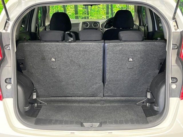 ���i�̂���������ʋ΁A���}���ɏ\���ȉ׎��X�y�[�X���m�ۂ��Ă���܂��B�Z�J���h�V�[�g��|���ƁA�傫�ȉו��̐ύڂ��\�ł���