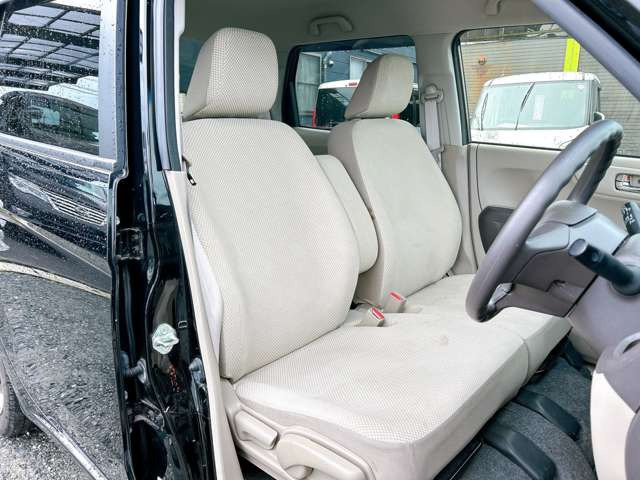 ���X�ł͌y�����Ԃ��畁�ʎԂ܂ŕ��L���I�[�����[�J�[�̎Ԏ�E�F�E�O���[�h��L�x�ɑ����Ă���܂��B