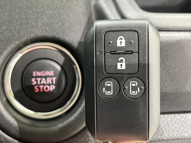 【両側パワースライドドア】スマートキーや運転席のスイッチで後席両側スライドドアの開閉が可能♪電動だから力を入れてドアを開ける必要が無く、小さなお子様でも簡単に開け閉めでき快適です♪