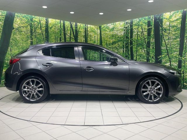 大好評のボディコーティング「弾スプラッシュコート」もご納車までに施工可能。通常のガラスコートと異なる、耐久年数6年の無機質ガラスコーティングが、ボディをキレイな状態に保ってくれます。