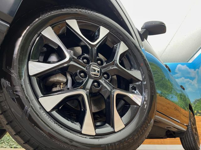 �y����18�C���`�A���~�z�C�[���z�O�ςɃ}�b�`���������A���~�z�C�[���𑕒����Ă���܂��B�e��ЊO�A���~�z�C�[����A�X�^�b�h���X�^�C�����戵�����Ă���܂��B���񂲑��k����������