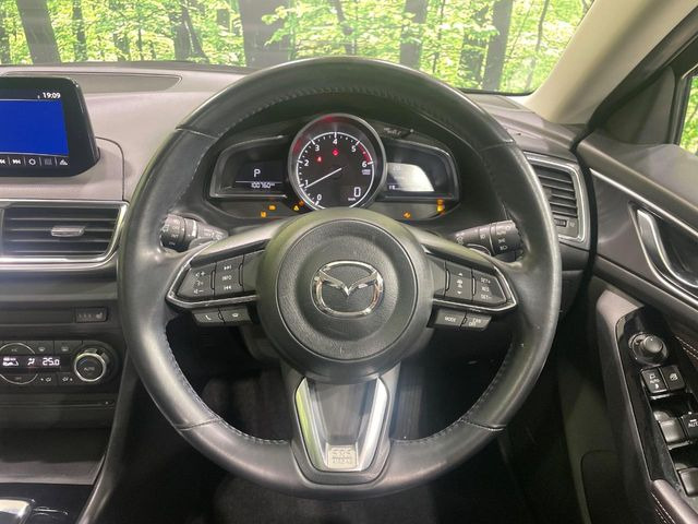 ステアリングも使用感が少なく、きれいな状態となっております♪