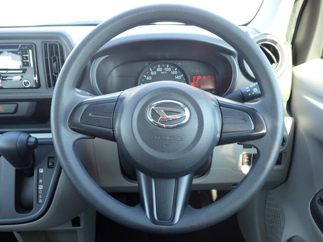 ステアリングはとてもきれいな状態です☆