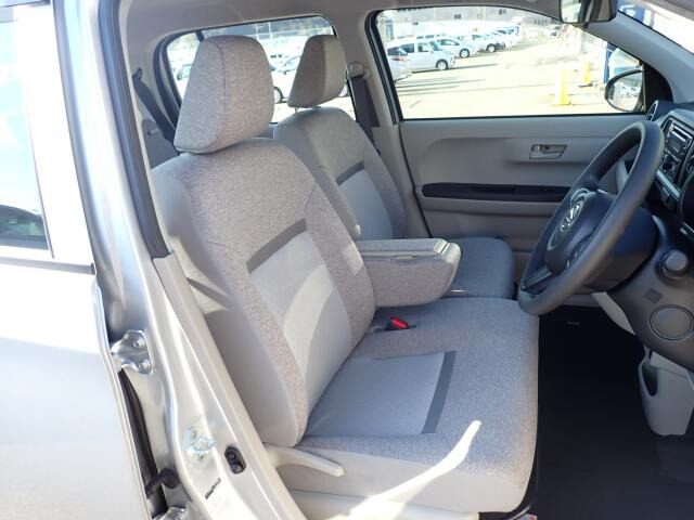 フロントシート、状態良好で安心です。大きな汚れもなく安心です