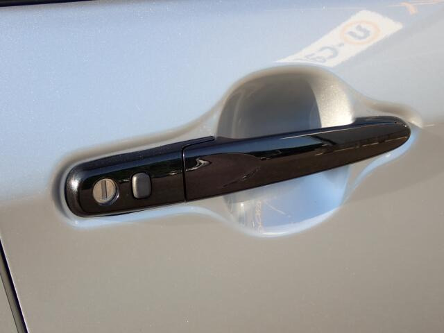 オリックス認定中古車は納車前点検時、エンジンオイル、オイルエレメント、エアコンフィルター、ワイパーゴムを交換してご納車致します。