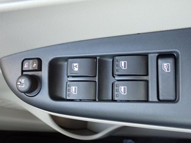 電動格納式ドアミラー・パワーウィンドウ装備しています。