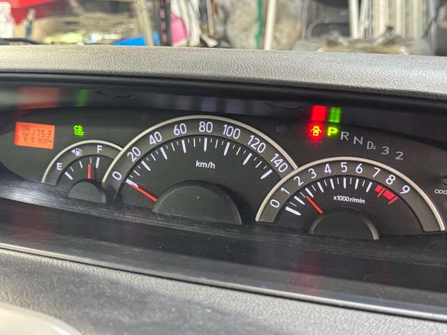 ☆納車までに車両美装など専任スタッフが作業いたします☆ 内装はスチーム洗浄をはじめ、できるだけ気分よくお乗りいただけるよう美装いたします!外装は機械で磨きをかけて、ワックスコーティングをかけています。