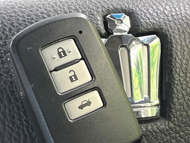 �y�X�}�[�g�L�[�z�J�o����|�P�b�g�ɓ��ꂽ�܂܂ł��h�A�̎{���E�������\�ȃX�}�[�g�L�[�𑕔��B�G���W���̃I���E�I�t�����J�M�����o���K�v����������Ƃ��Ă��֗��ł���