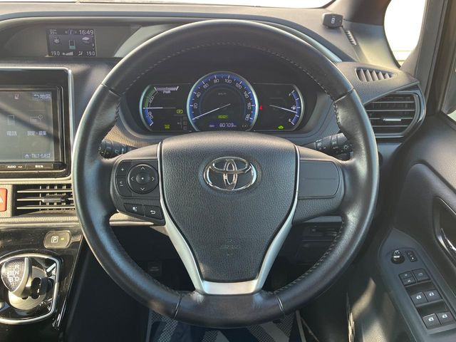 �y�����v�����X�e�A�����O�z�㎿�Ȋv���g�p���邱�ƂŁA��ɂ����������݂ƂĂ��^�]���₷���n���h���ł���