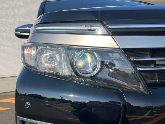 �yLED�w�b�h���C�g�z���V����ԑ��s�����ǍD�Ȏ��E���m�ۂ����S���ĉ^�]�ł��鍂�P�xLED�w�b�h���C�g�𑕔�!�_�����x�������A����d�͂��}�����Ă��܂��B