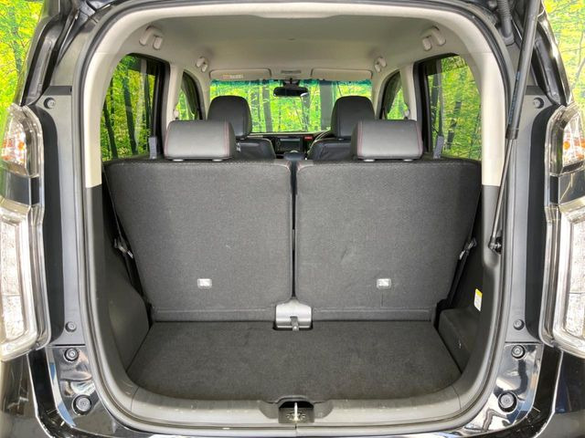 ���i�̂���������ʋ΁A���}���ɏ\���ȉ׎��X�y�[�X���m�ۂ��Ă���܂��B�Z�J���h�V�[�g��|���ƁA�傫�ȉו��̐ύڂ��\�ł���