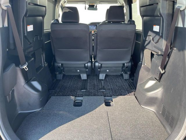 ���i�̂���������ʋ΁A���}���ɏ\���ȉ׎��X�y�[�X���m�ۂ��Ă���܂��B�Z�J���h�V�[�g��|���ƁA�傫�ȉו��̐ύڂ��\�ł���