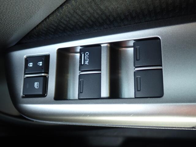 窓の開閉は電動(パワーウィンド)になりますので、便利ですよね。