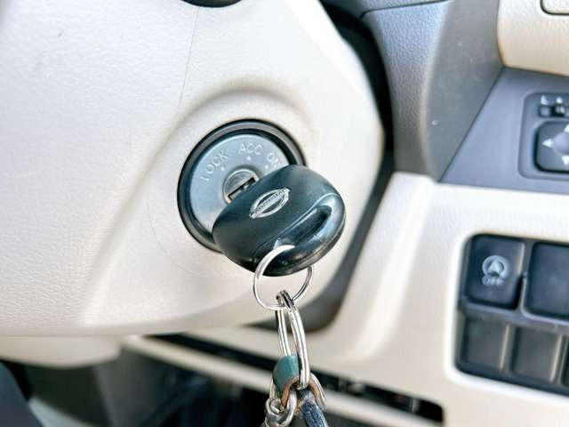 【キーレスエントリー】離れた場所からドアの開閉ができ、ワンタッチで楽々乗り込めます♪