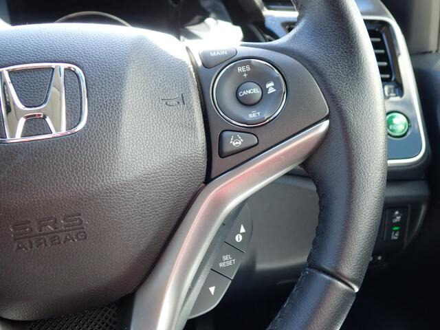 クルーズコントロールを装備していますので、高速道路などでアクセルペダルを踏まずに車速を一定に保つことが可能です。長距離運転時の負担を軽減!