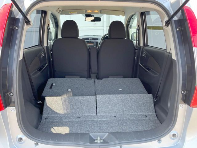 普段のお買い物や通勤、送迎等に十分な荷室スペースを確保しております。セカンドシートを倒すと、大きな荷物の積載も可能です♪