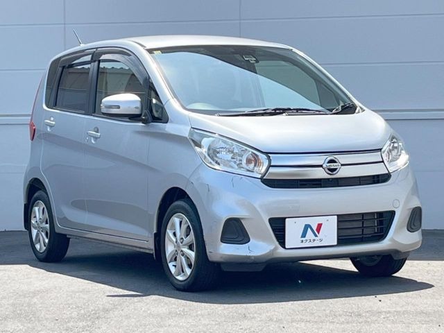 大好評のボディコーティング「弾スプラッシュコート」もご納車までに施工可能。通常のガラスコートと異なる、耐久年数6年の無機質ガラスコーティングが、ボディをキレイな状態に保ってくれます。