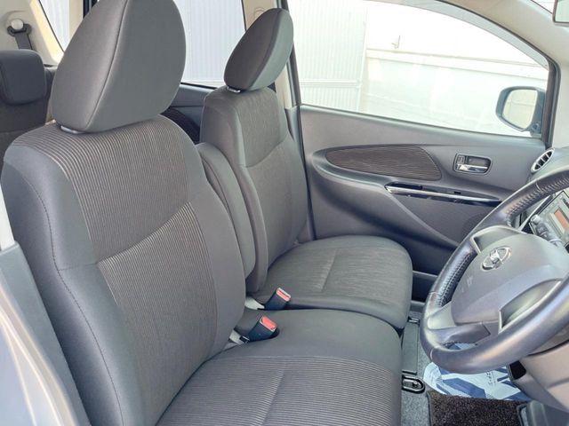 運転席シート廻りは使用感も少なく、良好な状態となっています。丁寧に使われていたことがよくわかりますね。