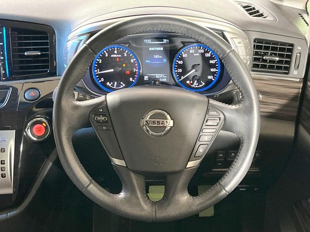 �y�����v�����X�e�A�����O�z�㎿�Ȋv���g�p���邱�ƂŁA��ɂ����������݂ƂĂ��^�]���₷���n���h���ł���