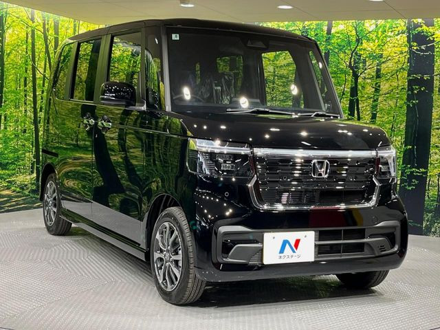 大好評のボディコーティング「弾スプラッシュコート」もご納車までに施工可能。通常のガラスコートと異なる、耐久年数6年の無機質ガラスコーティングが、ボディをキレイな状態に保ってくれます。