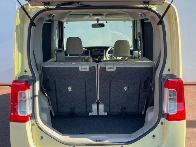 ���i�̂���������ʋ΁A���}���ɏ\���ȉ׎��X�y�[�X���m�ۂ��Ă���܂��B�Z�J���h�V�[�g��|���ƁA�傫�ȉו��̐ύڂ��\�ł���