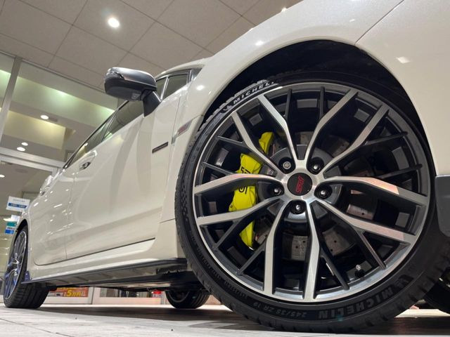 �y����19�C���`�A���~�z�C�[���z�O�ςɃ}�b�`���������A���~�z�C�[���𑕒����Ă���܂��B�e��ЊO�A���~�z�C�[����A�X�^�b�h���X�^�C�����戵�����Ă���܂��B���񂲑��k����������