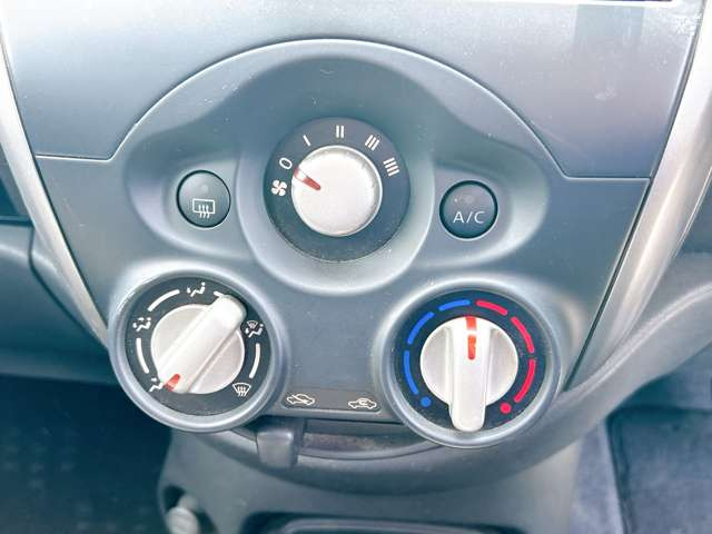 必需品のエアコン付き♪温度調節も簡単操作となっております!