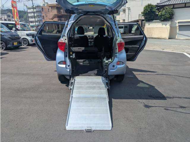 ラクティス1.3 X ウェルキャブ 車いす仕様車スロープタイプ タイプI 助手席側リアシート付