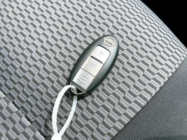 【スマートキー&プッシュスタートシステム】カバンやポケットに入れたままドアの開閉ができ、ワンタッチで楽々エンジンをかけられます♪