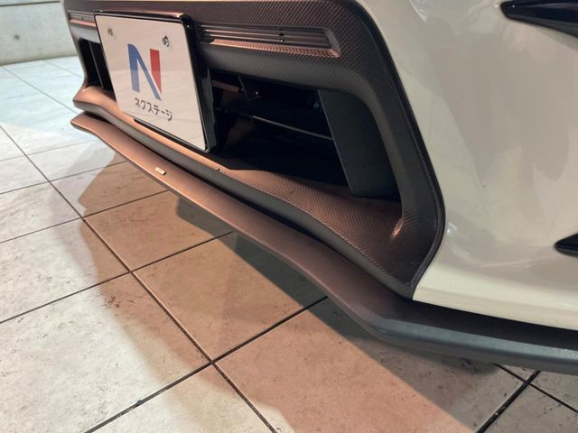 �ySTI�X�^�C���p�b�P�[�W�z�t�����g�E�T�C�h�E���A��STI�̃G�A���œ���B�O�ς̃X�|�[�e�B�[�����ۗ������Ă���邾���łȂ��A�������s���̋�̓o�����X���œK�����Ă���܂��B