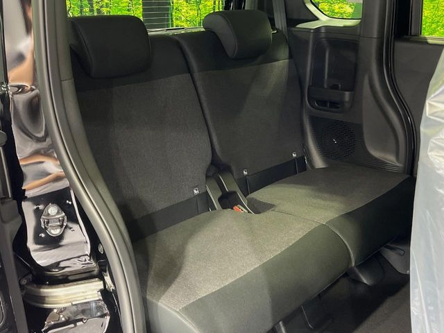 高品質なオリジナルフロアマットもオプションにてご用意しております。お好きなデザインやカラーをお車に合わせて選んでいただくことができます♪