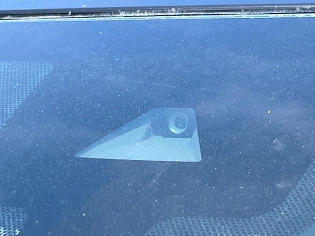 �y�C���e���W�F���g�G�}�[�W�F���V�[�u���[�L�z�t�����g�J�����őO���̎ԗ�����s�҂����m�B�Փ˂������Ȏ��͏Փ˔�Q�y���u���[�L���쓮�A�Փˉ�����T�|�[�g�B�����S�Ƀh���C�u�����y���݂��������܂��B