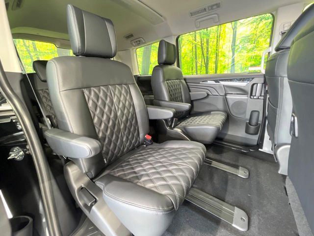 ���i���ȃI���W�i���t���A�}�b�g���I�v�V�����ɂĂ��p�ӂ��Ă���܂��B���D���ȃf�U�C����J���[�����Ԃɍ��킹�đI��ł����������Ƃ��ł��܂���