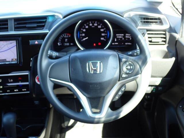 ステアリングはとてもきれいな状態です☆