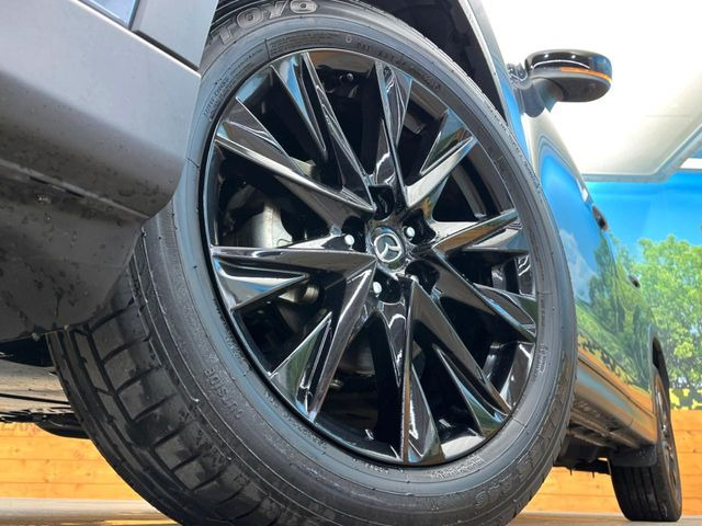 【純正19インチアルミホイール】外観にマッチした純正アルミホイールを装着しております。各種社外アルミホイールや、スタッドレスタイヤも取扱いしております。是非ご相談ください♪