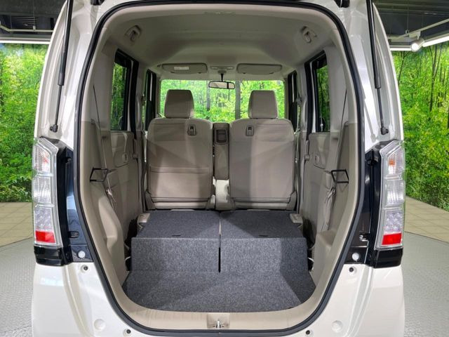 ���i�̂���������ʋ΁A���}���ɏ\���ȉ׎��X�y�[�X���m�ۂ��Ă���܂��B�Z�J���h�V�[�g��|���ƁA�傫�ȉו��̐ύڂ��\�ł���