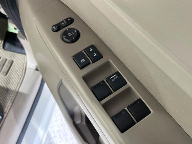 �y�d���i�[�~���[�z�T�C�h�~���[�͓d���i�[���ƂȂ��Ă���A�������ԏ�ł��L�Y�������X�N��}�����܂��B