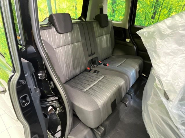 高品質なオリジナルフロアマットもオプションにてご用意しております。お好きなデザインやカラーをお車に合わせて選んでいただくことができます♪