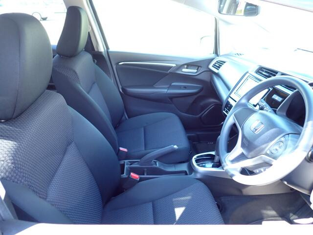 フロントシート、状態良好で安心です。大きな汚れもなく安心です